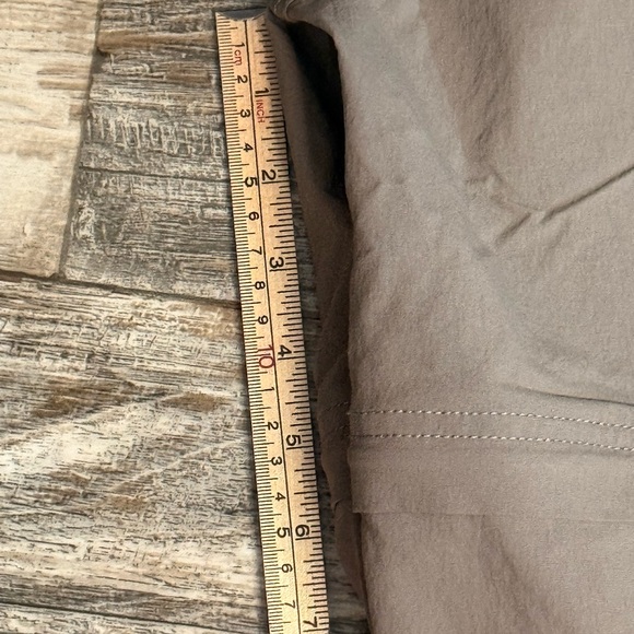 The North Face Women’s Tan Convertible Cargo Pants Size 14 - Picture 10 of 12